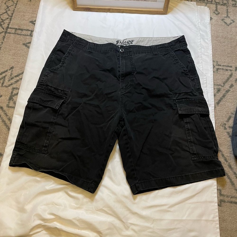Plugg size 40 black cargo shorts